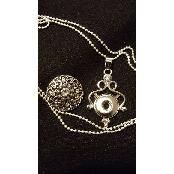 Lovely Vintage Silver Snap, Silver Snap Pendant & 26” Alloy Chain - Picture 3 of 4